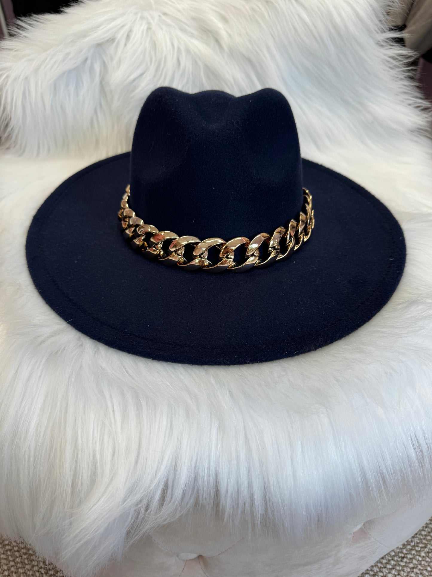 Fedora Large Chain Hat